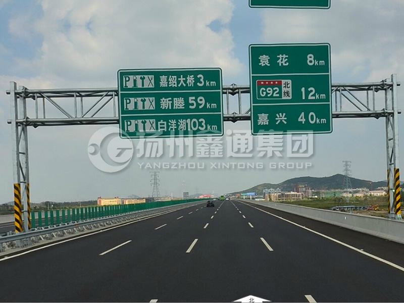 LMJ-029，桁架式標(biāo)志牌龍門架