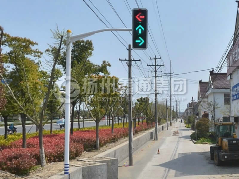 XHDG-017，單挑彎臂信號(hào)燈桿